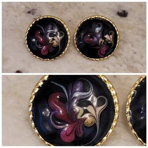 Vtg Abstract Embossed Round Earrings